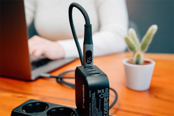 USB kábel, USB-C – USB-C, 1,2 m, 100 W, s indikátorom výkonu, VERBATIM 5