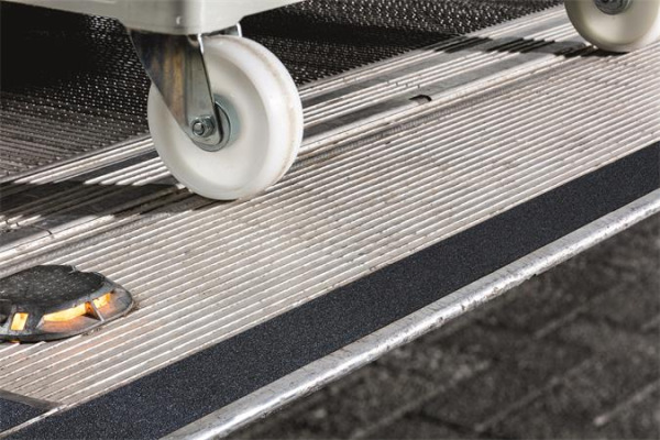 Protišmyková páska, 5 cm x 15 m, DURABLE "DURALINE® GRIP+", čierna 7