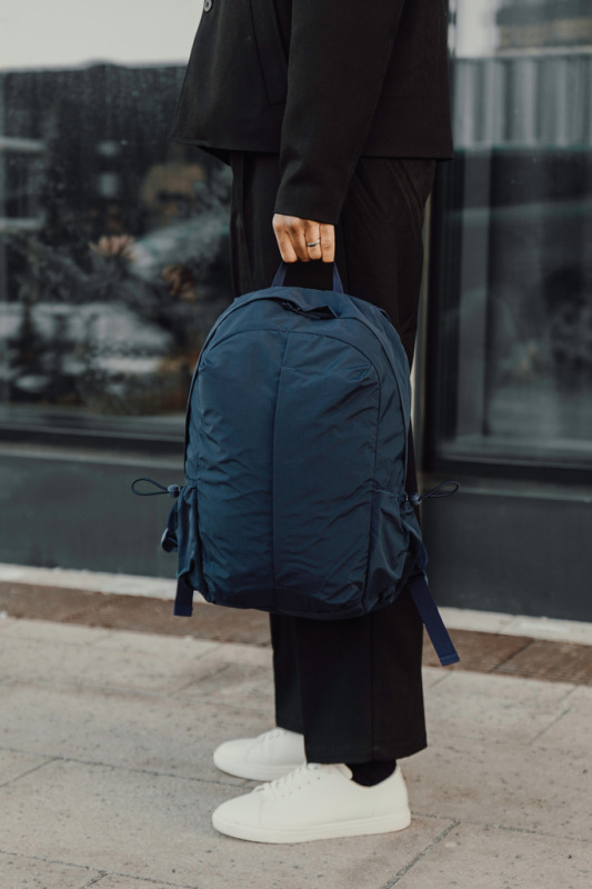 KENTO URBAN 15,6" batoh z rec. nylónu s predným vreckom námornícka modrá 6