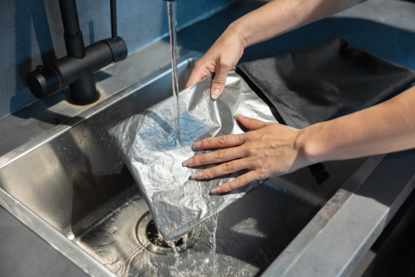 Snackstrap AWARE™ RPET– skladateľná desiatová taška 30x20CM čierna 8