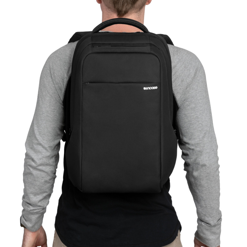 Batoh Incase ICON Slim Pack čierna 17