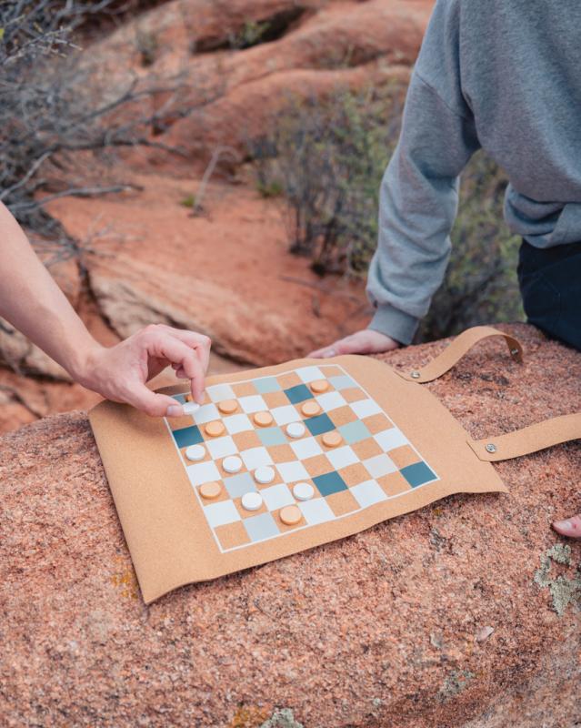 Britton skladacia korková sada hier backgammon a dámy hnedá 10