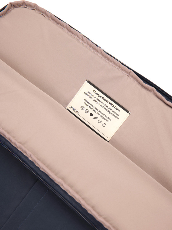 KENTO URBAN RCS rec. nylonový 15,6-palcový obal na laptop námornícka modrá 4