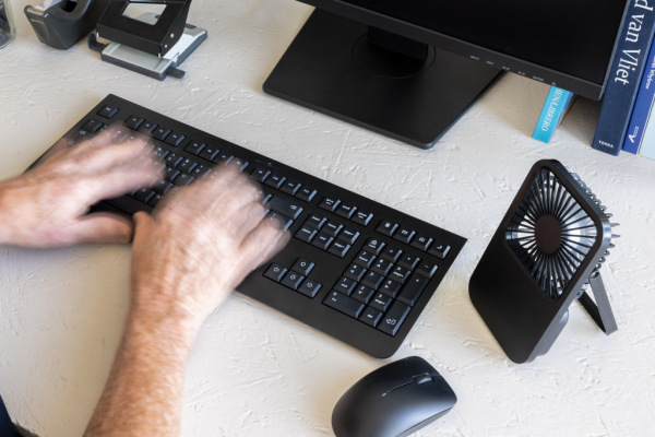 Aervina RCS nabíjateľný stolový ventilátor z rec. plastu čierna 8