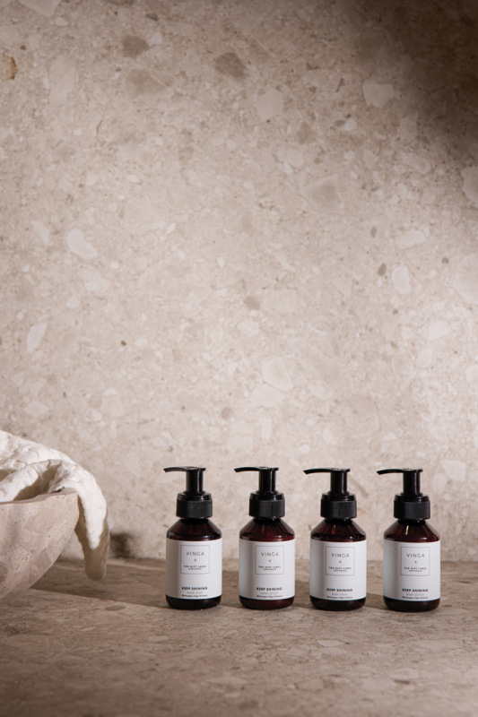 VINGA x TGL darčeková sada starostlivosti o telo a ruky biela 5