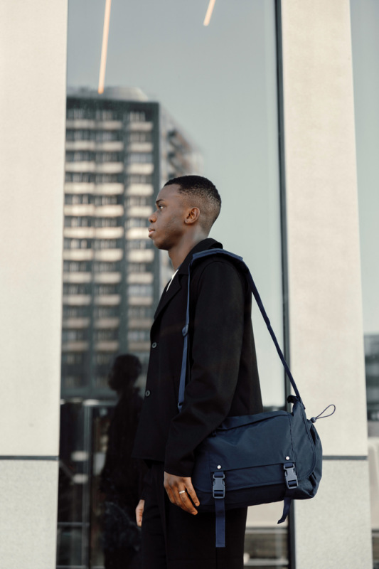 KENTO URBAN RCS recyklovaný nylonový 15,6-palcový messenger námornícka modrá 6