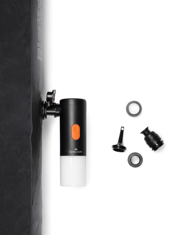 Nordic Drift Titan prenosná vzduchová pumpa s kemp. svetlom čierna 3