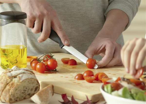 Nôž na paradajky, 12 cm, FISKARS "Essential" 4