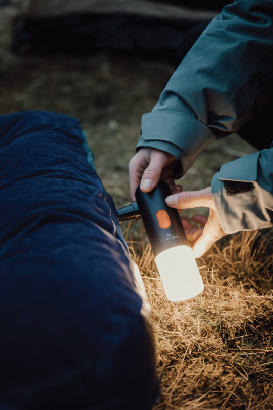 Nordic Drift Titan prenosná vzduchová pumpa s kemp. svetlom čierna 8