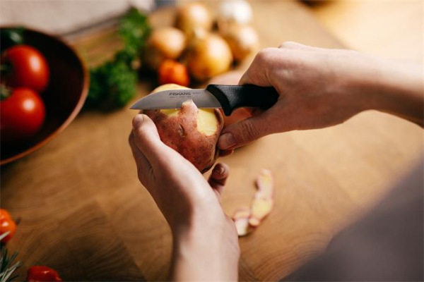 Set nožov na šúpanie, 2 ks, FISKARS "Essential" 6