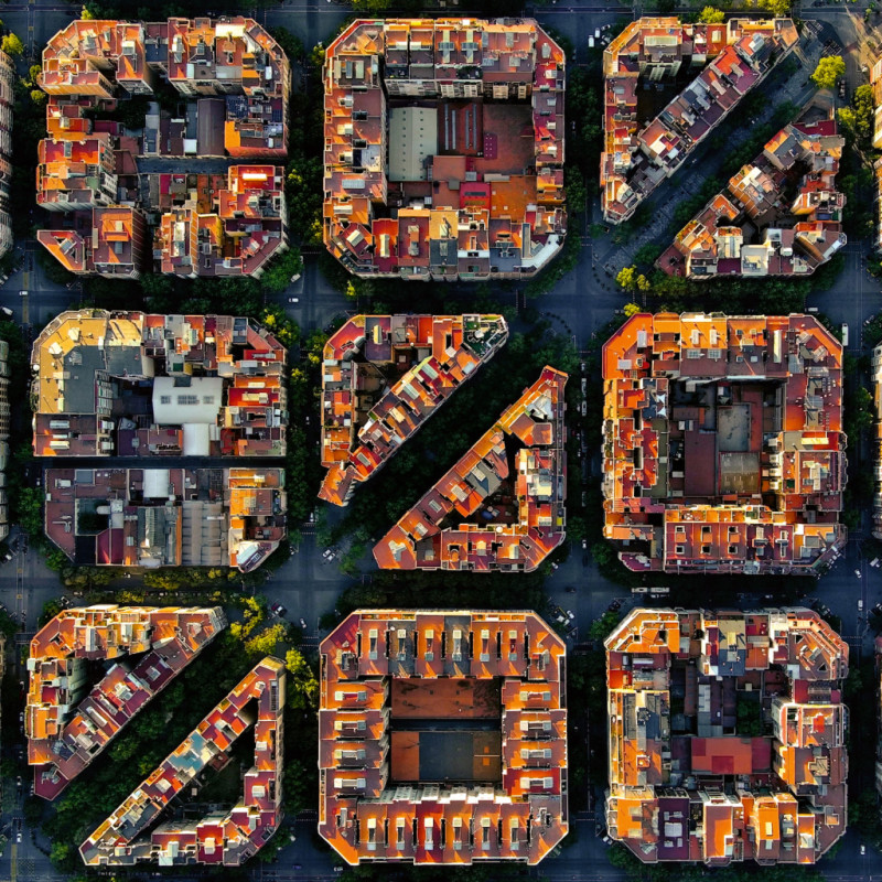 NOTIQUE Poznámkový kalendár Barcelona 2026, 30 x 30 cm 3