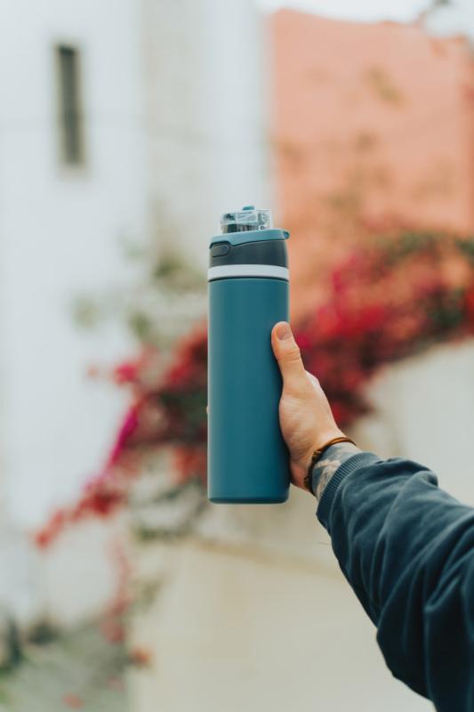 Uzatvárateľná fľaša Omni Sip 700ml z RCS recyklovanej ocele čierna 19