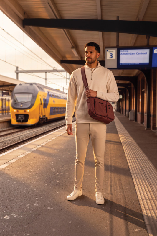 KENTO URBAN RCS polstrovaná crossbody taška z rec. Nylonu vínovo červená 7