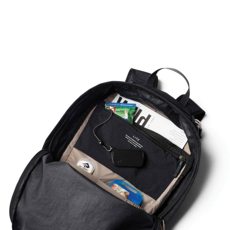 Bellroy Lite Daypack čierna 4