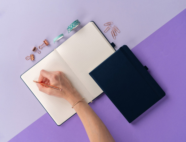 NOTIQUE Notes Balacron, tmavomodrý, bodkovaný, 15 x 21 cm 6