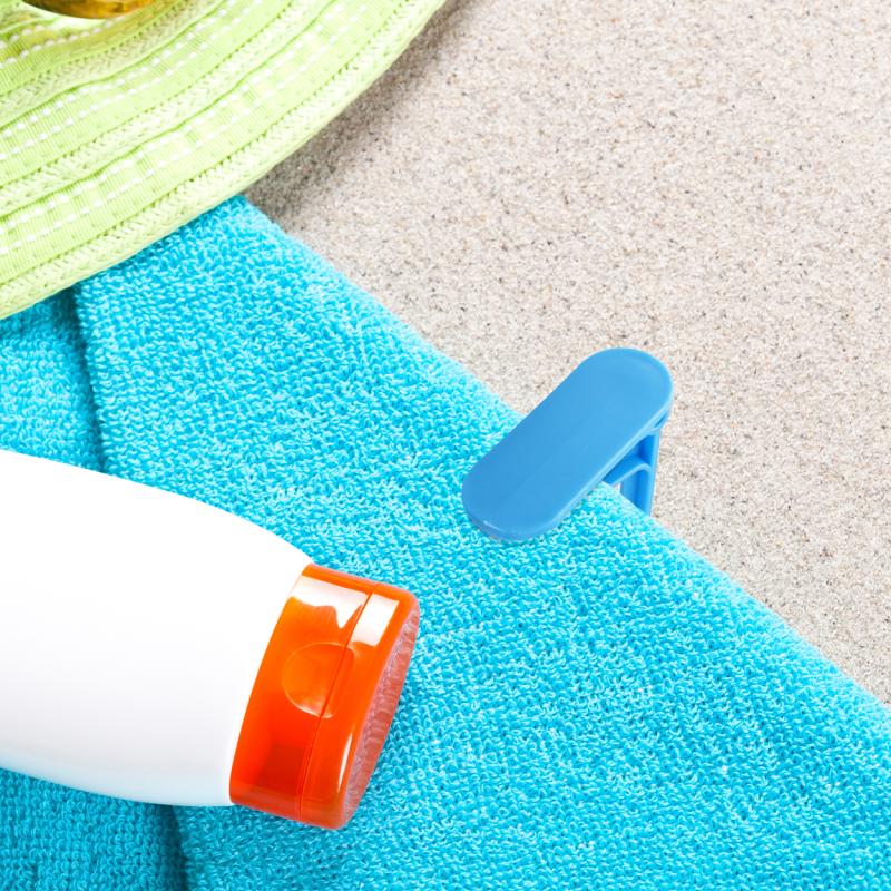 Waky beach towel clip