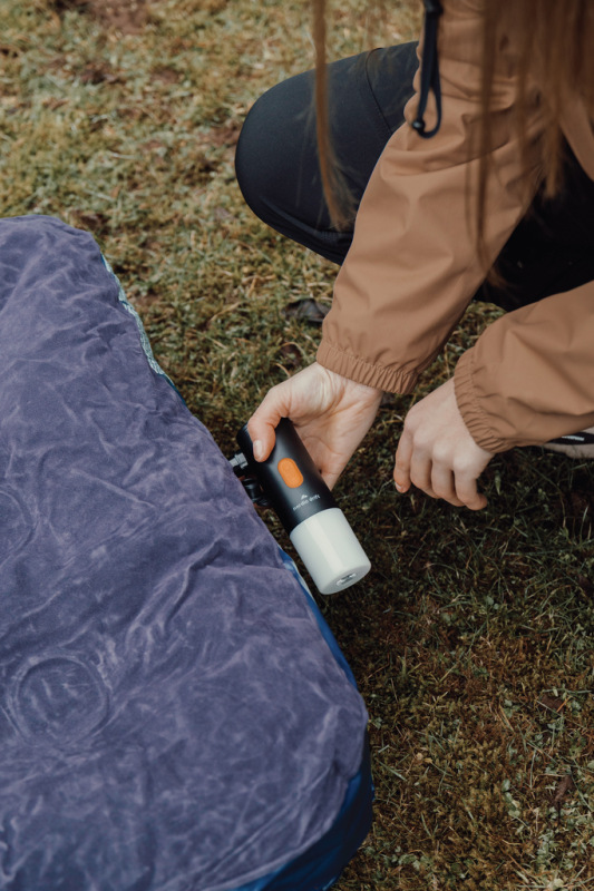 Nordic Drift Titan prenosná vzduchová pumpa s kemp. svetlom čierna 10