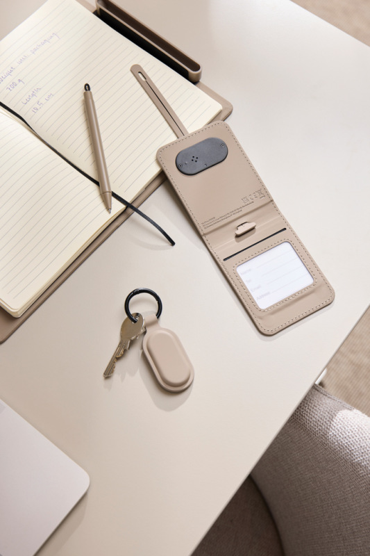 VINGA Baltimore RCS prívesok na kľúče s duál. vyhľadávačom greige 7