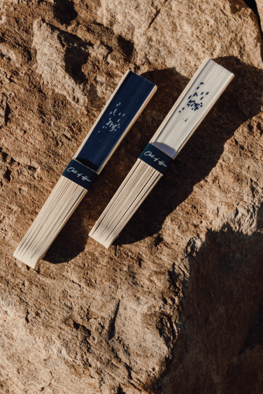 VINGA Out of office skladací vejár biela 5