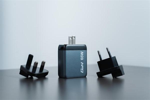 Sieťová nabíjačka, 2xUSB-C PD (65W), USB-A QC 3.0, EU/UK/US, GaN, VERBATIM