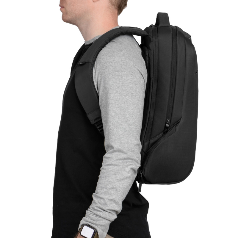 Batoh Incase ICON Slim Pack čierna 16