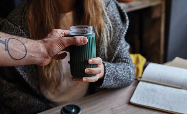 Cestovný sklenený hrnček 340 ml Black+Blum olivovo zelená 10