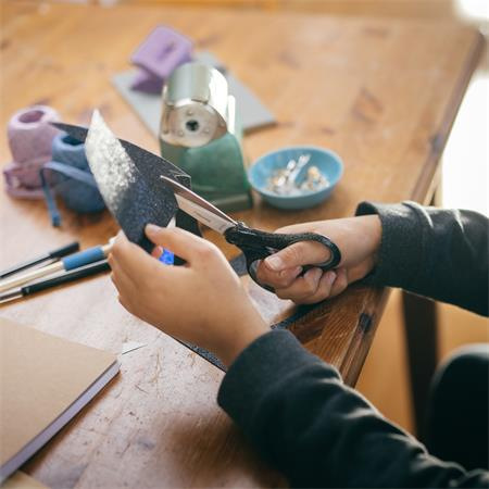 Nožnice, školské, 18 cm, FISKARS, trblietavé čierne 4