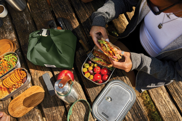 Veľká nerezová krabička na jedlo Black+Blum olivovo zelená 7