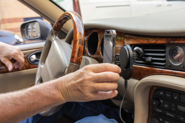 PowerCruze 15 W RCS auto držiak s bezdrôtovým nabíjaním čierna 10