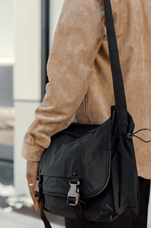 KENTO URBAN RCS recyklovaný nylonový 15,6-palcový messenger čierna 6