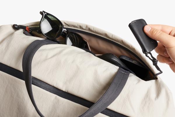 Bellroy Lite Duffel béžová 6